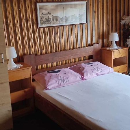 Hostel Intim 95 Ron Bîrlad Zewnętrze zdjęcie