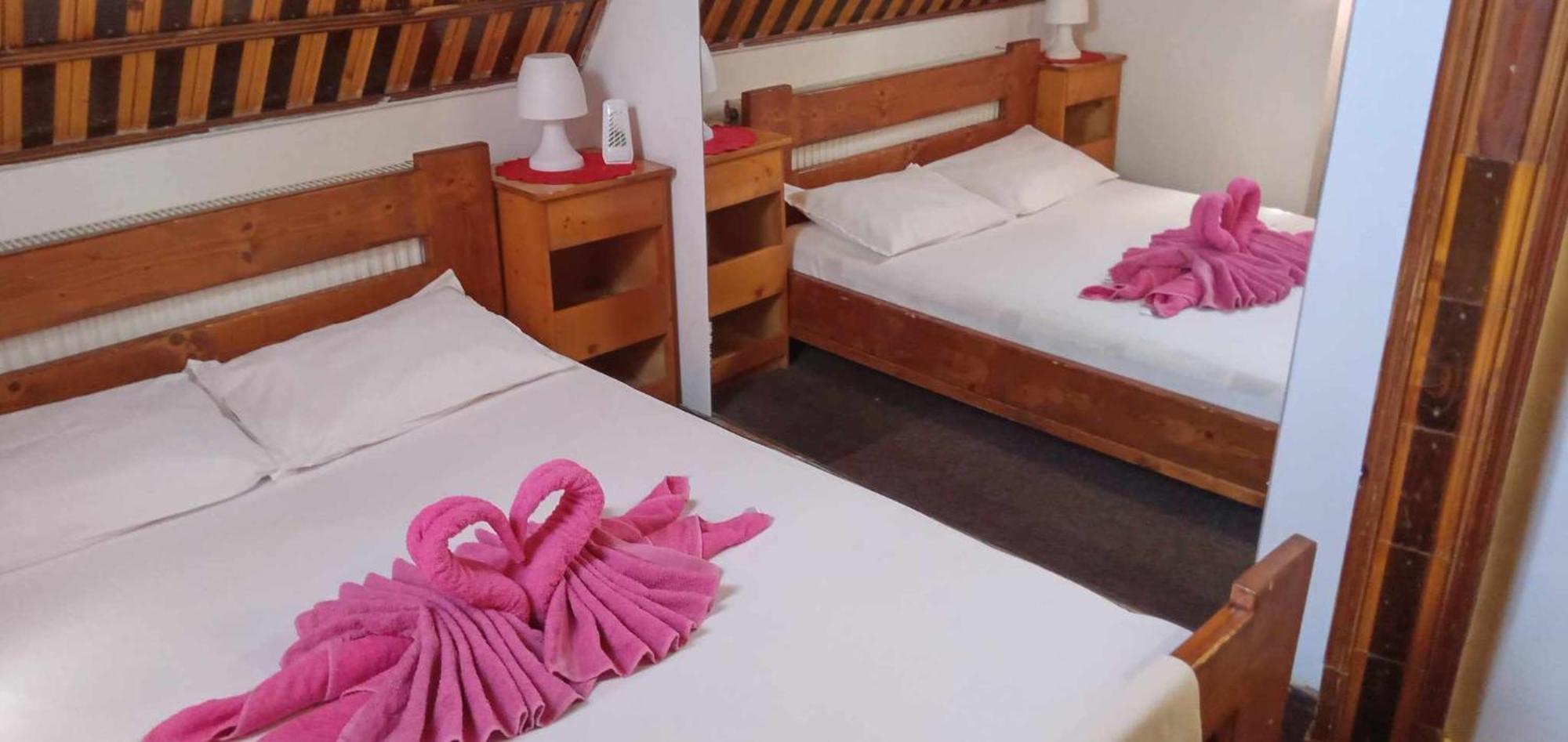Hostel Intim 95 Ron Bîrlad Zewnętrze zdjęcie