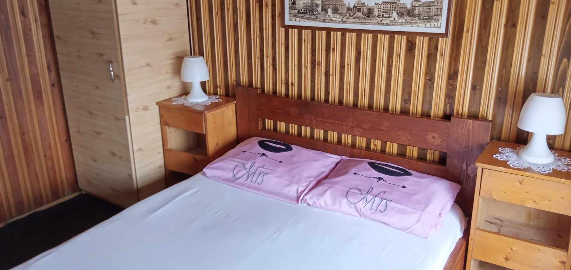 Hostel Intim 95 Ron Bîrlad Zewnętrze zdjęcie