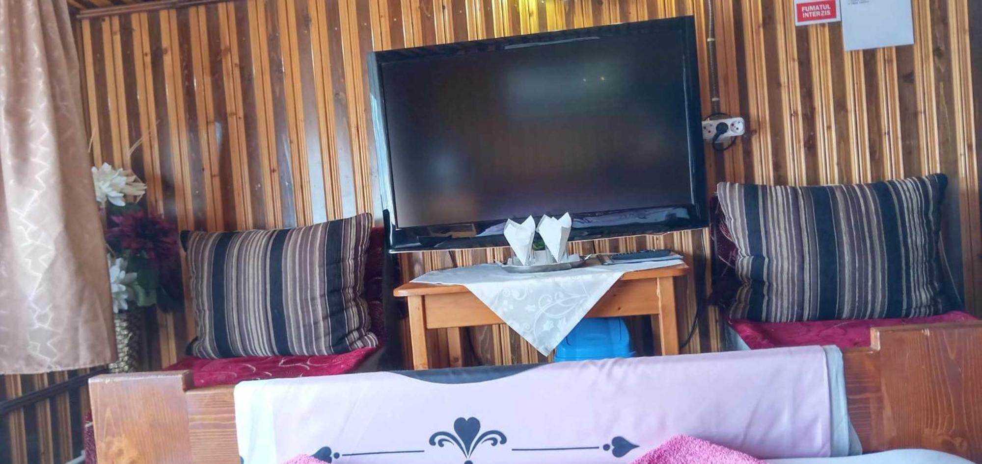 Hostel Intim 95 Ron Bîrlad Zewnętrze zdjęcie