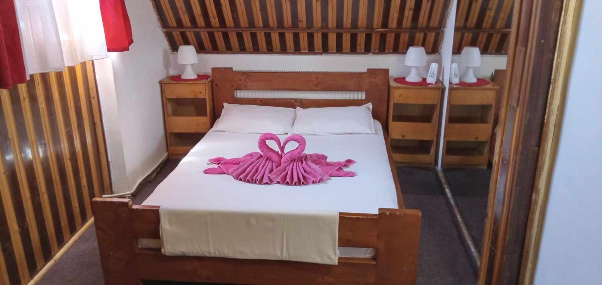 Hostel Intim 95 Ron Bîrlad Zewnętrze zdjęcie