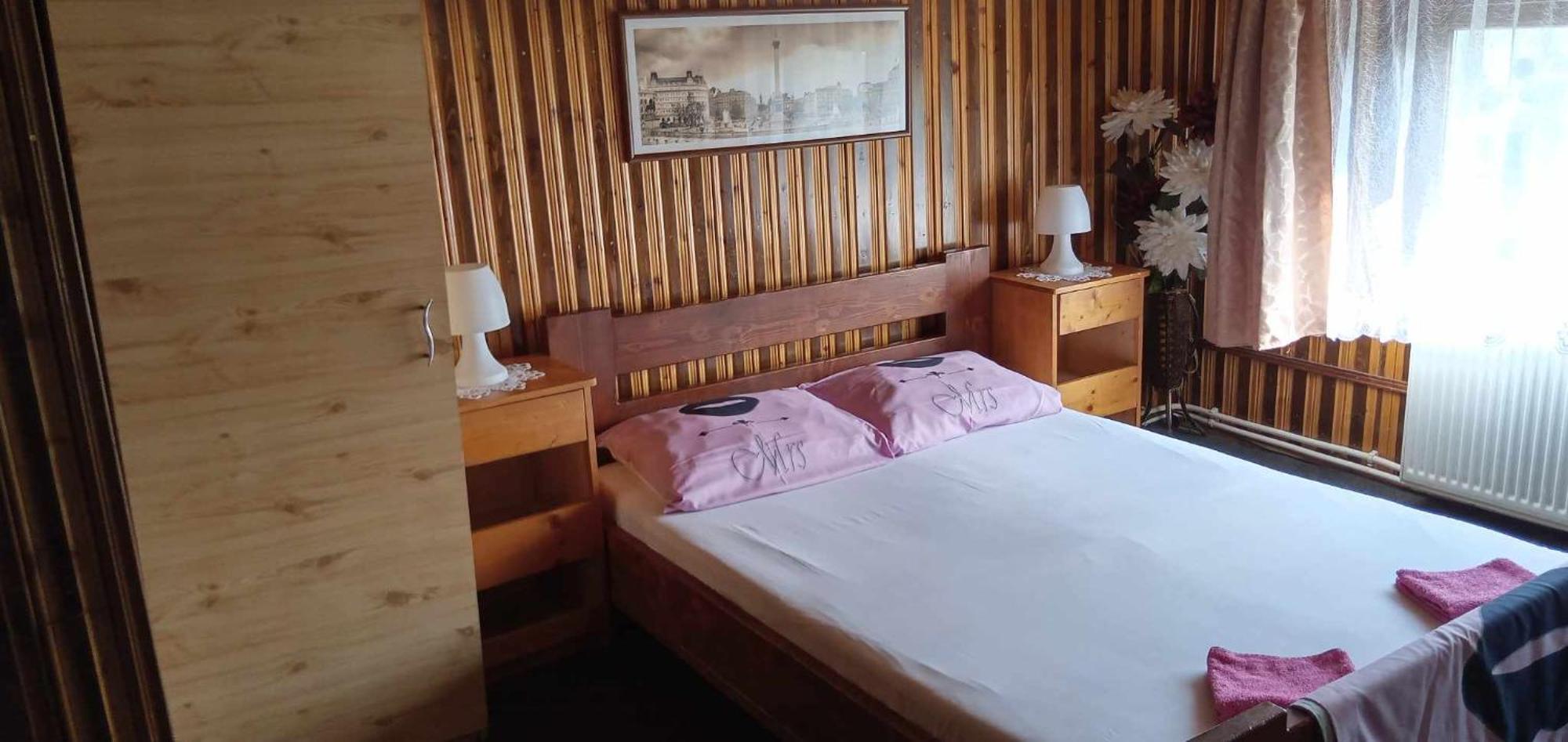 Hostel Intim 95 Ron Bîrlad Zewnętrze zdjęcie
